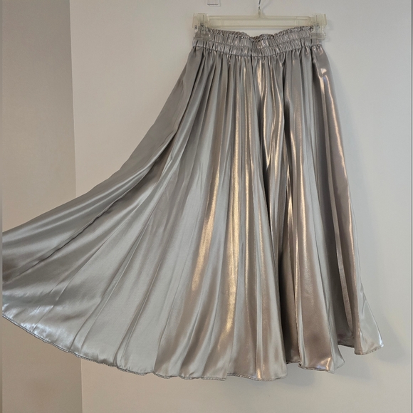 Silver SKIRT - Picture 2 of 3